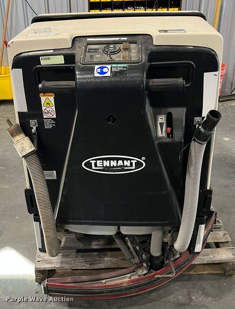 image for item HG9397 Tennant 480EE  floor scrubber