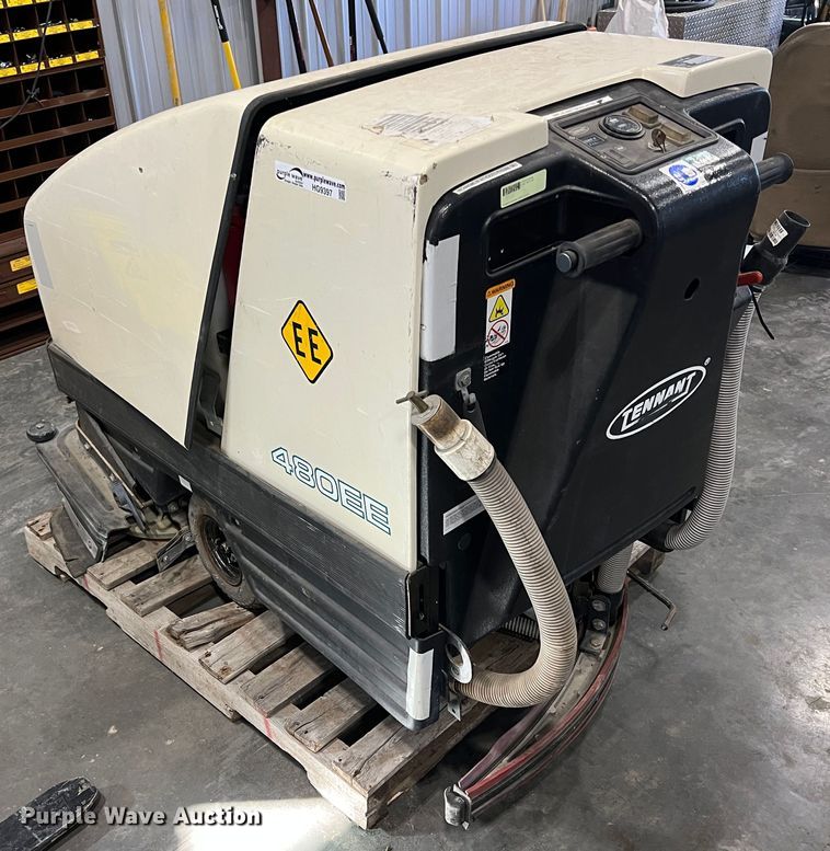 image for item HG9397 Tennant 480EE  floor scrubber