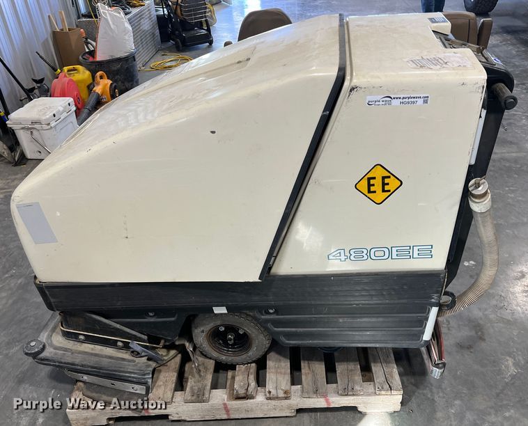 image for item HG9397 Tennant 480EE  floor scrubber