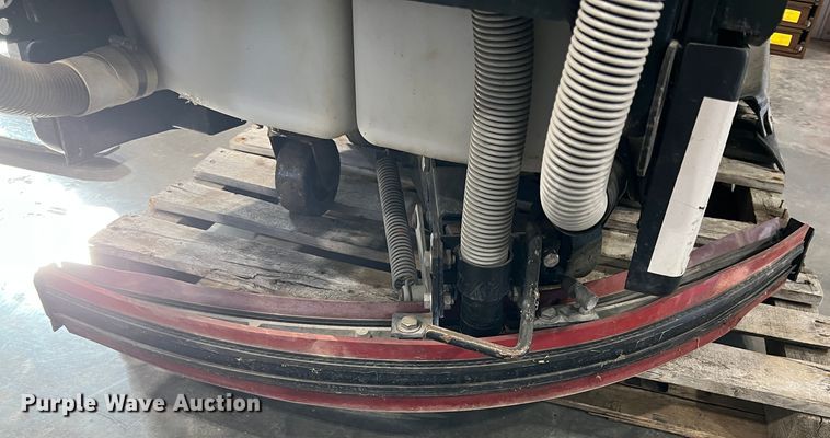 image for item HG9397 Tennant 480EE  floor scrubber