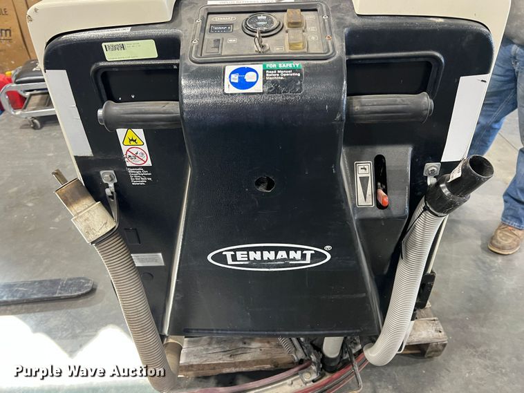 image for item HG9397 Tennant 480EE  floor scrubber