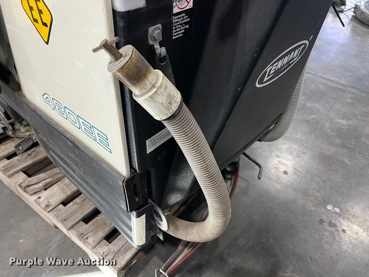 image for item HG9397 Tennant 480EE  floor scrubber