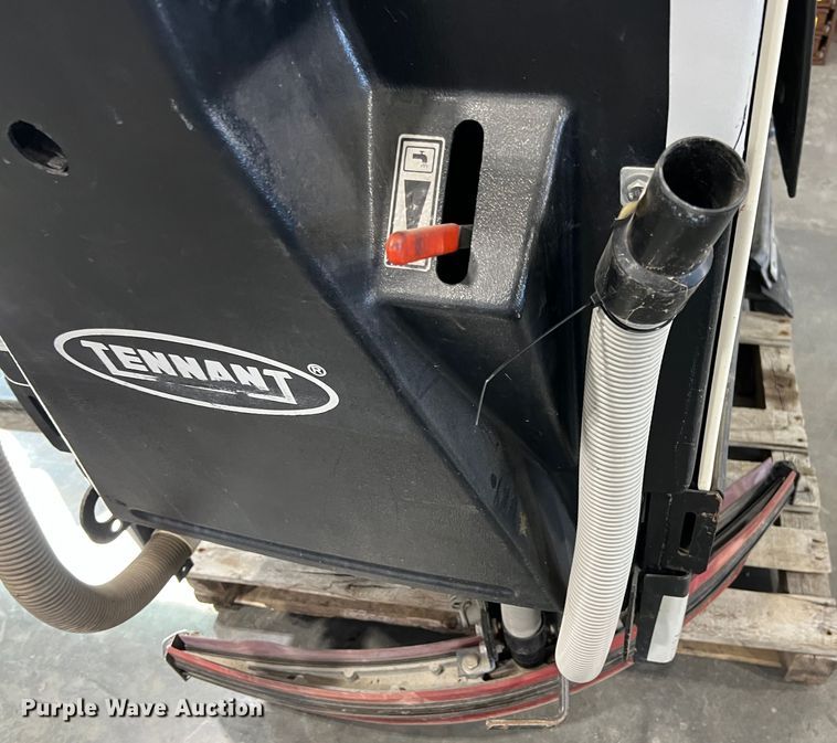 image for item HG9397 Tennant 480EE  floor scrubber