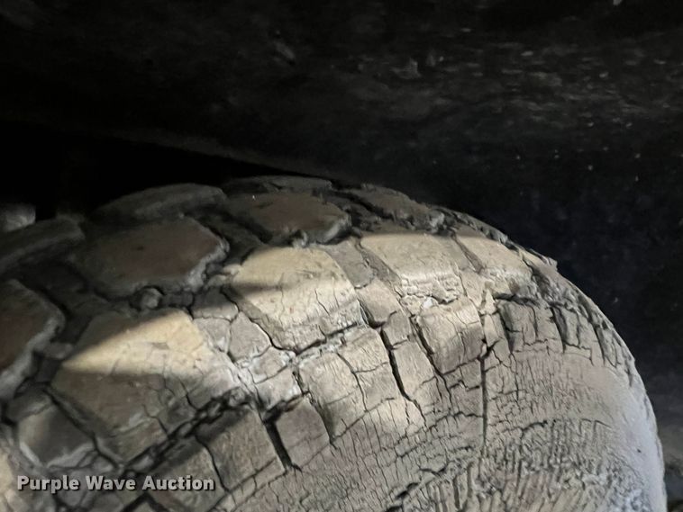 image for item HG9397 Tennant 480EE  floor scrubber