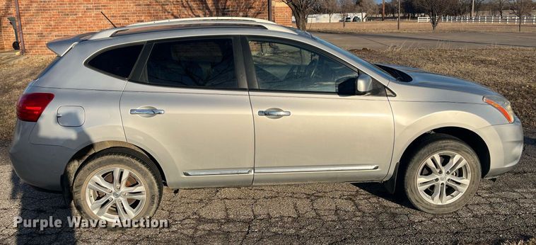 image for item HP9475 2013 Nissan Rogue SV  SUV