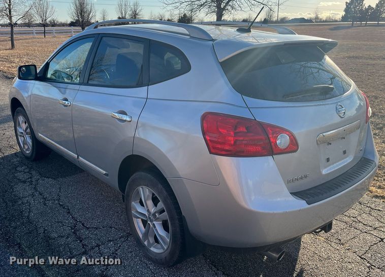 image for item HP9475 2013 Nissan Rogue SV  SUV