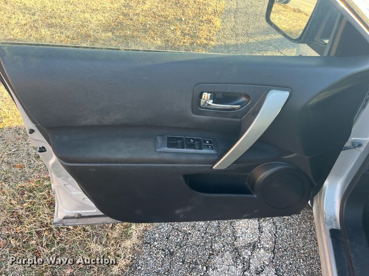 image for item HP9475 2013 Nissan Rogue SV  SUV