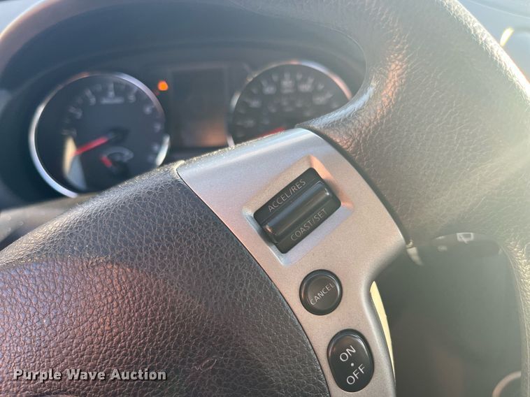 image for item HP9475 2013 Nissan Rogue SV  SUV