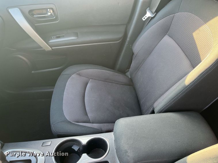 image for item HP9475 2013 Nissan Rogue SV  SUV