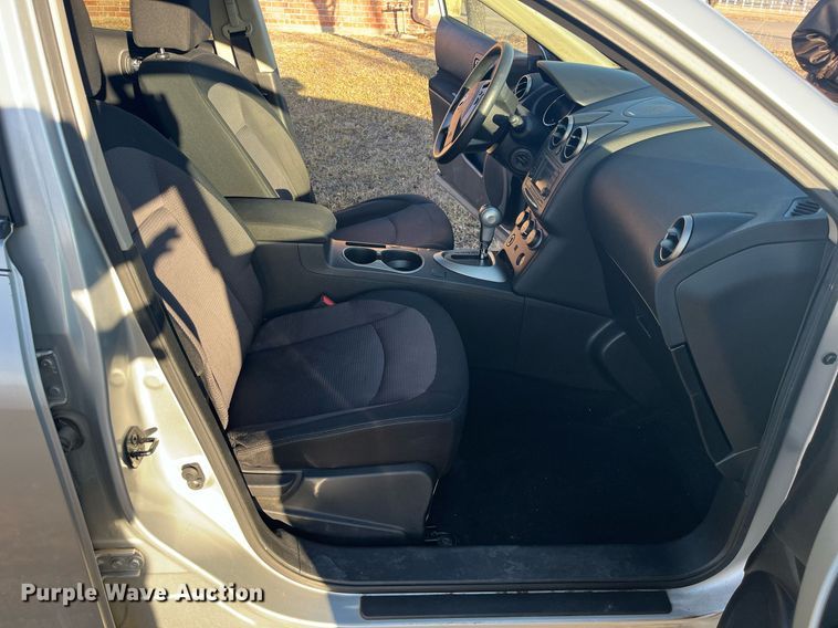 image for item HP9475 2013 Nissan Rogue SV  SUV