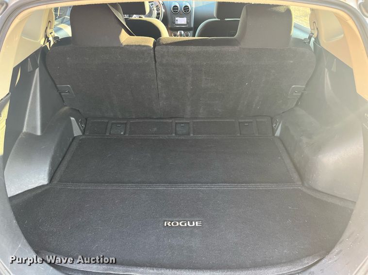 image for item HP9475 2013 Nissan Rogue SV  SUV