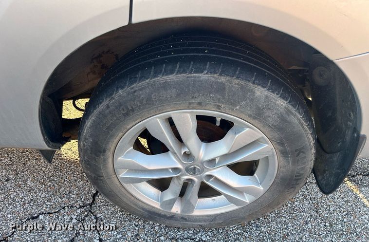 image for item HP9475 2013 Nissan Rogue SV  SUV