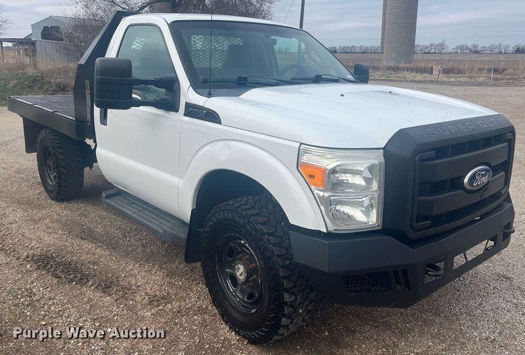 image for item HP9476 2011 Ford F250 Super Duty  flatbed pickup truck