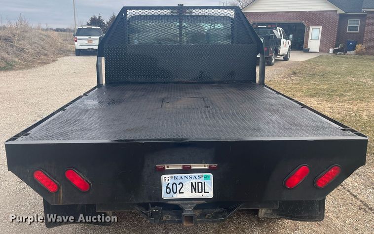 image for item HP9476 2011 Ford F250 Super Duty  flatbed pickup truck