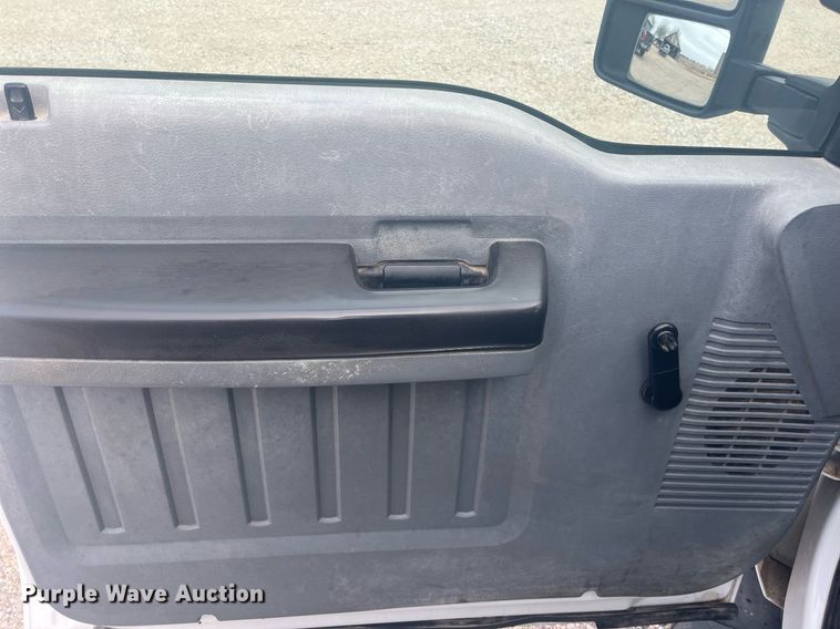 image for item HP9476 2011 Ford F250 Super Duty  flatbed pickup truck