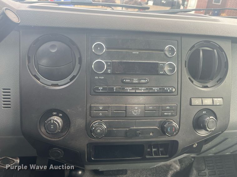 image for item HP9476 2011 Ford F250 Super Duty  flatbed pickup truck