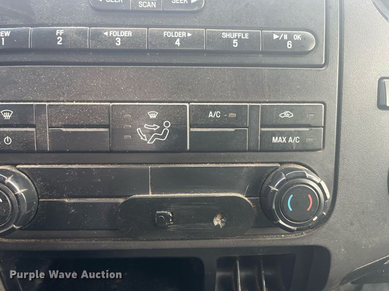 image for item HP9476 2011 Ford F250 Super Duty  flatbed pickup truck