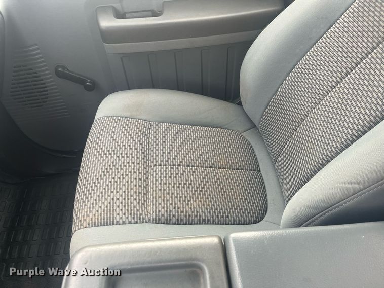 image for item HP9476 2011 Ford F250 Super Duty  flatbed pickup truck