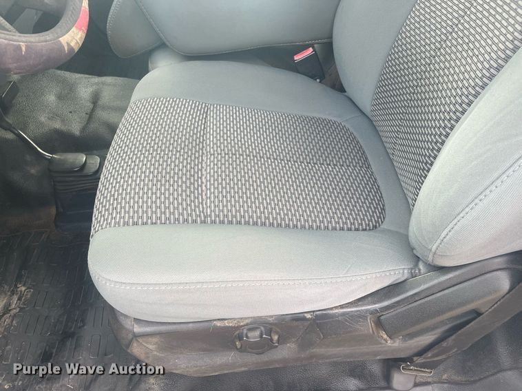 image for item HP9476 2011 Ford F250 Super Duty  flatbed pickup truck