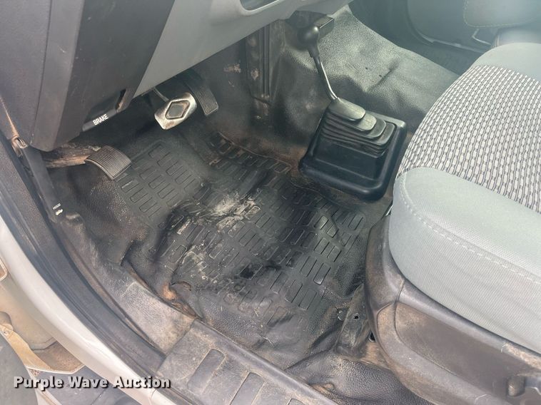 image for item HP9476 2011 Ford F250 Super Duty  flatbed pickup truck