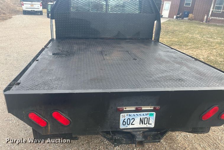 image for item HP9476 2011 Ford F250 Super Duty  flatbed pickup truck