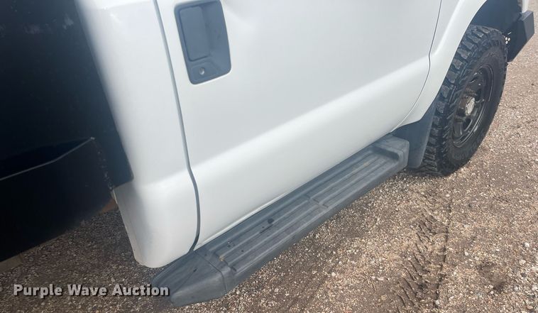 image for item HP9476 2011 Ford F250 Super Duty  flatbed pickup truck