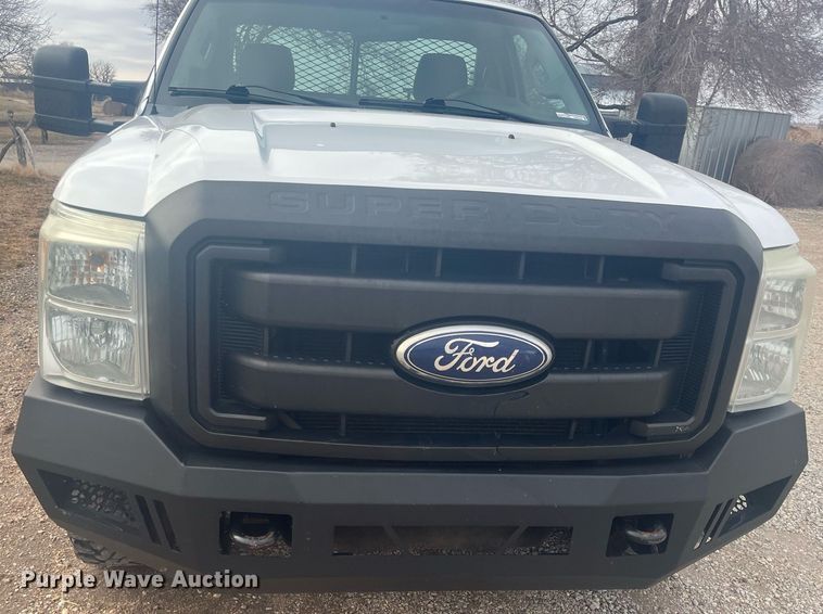 image for item HP9476 2011 Ford F250 Super Duty  flatbed pickup truck