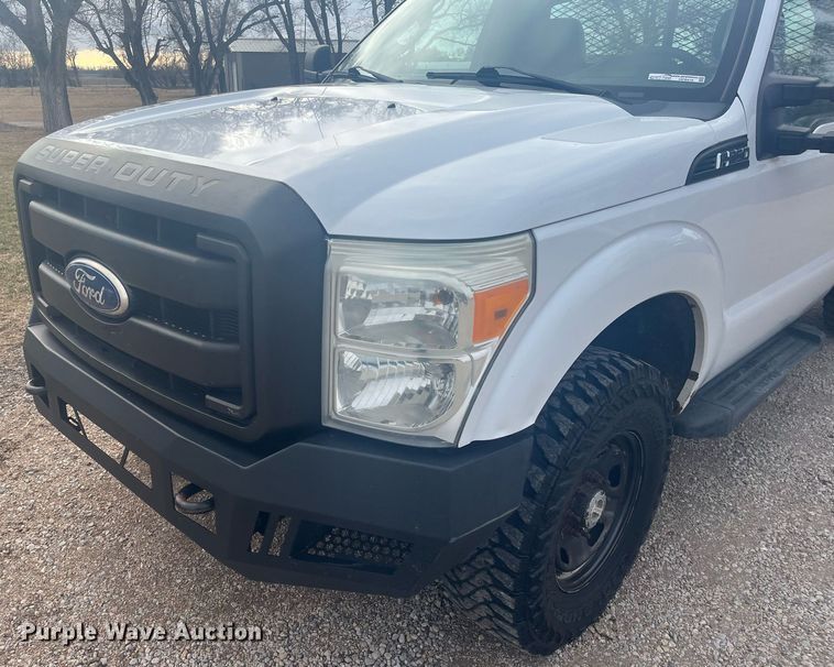 image for item HP9476 2011 Ford F250 Super Duty  flatbed pickup truck