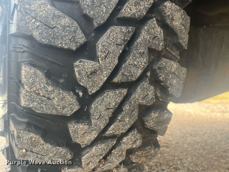 image for item HP9476 2011 Ford F250 Super Duty  flatbed pickup truck