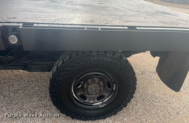 image for item HP9476 2011 Ford F250 Super Duty  flatbed pickup truck