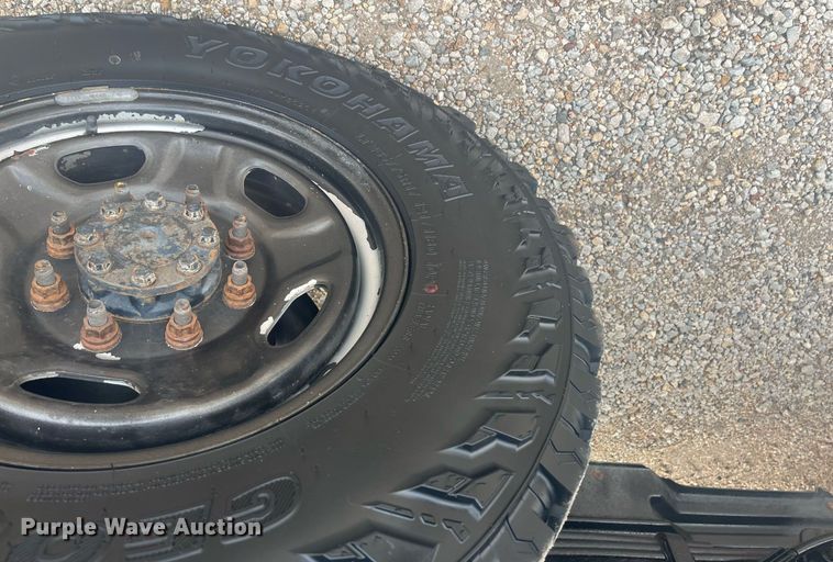 image for item HP9476 2011 Ford F250 Super Duty  flatbed pickup truck