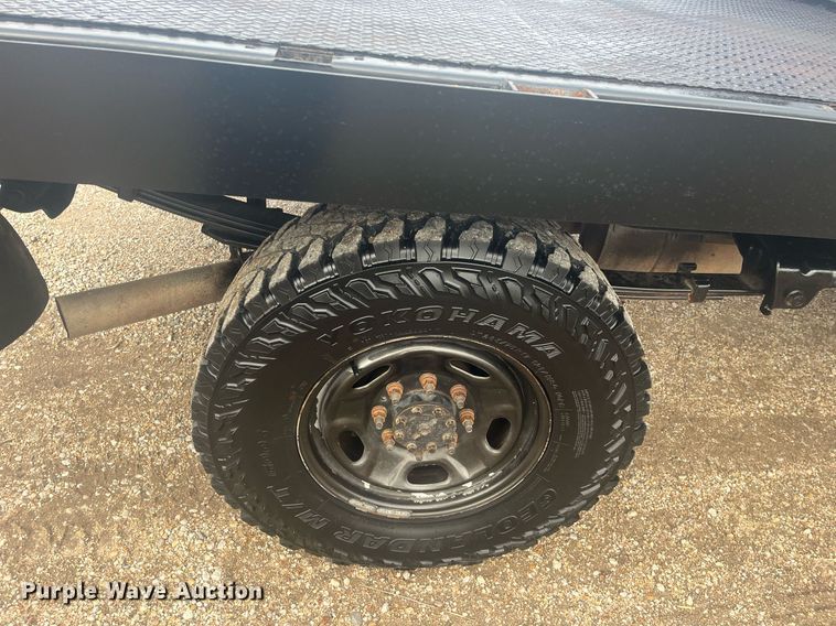 image for item HP9476 2011 Ford F250 Super Duty  flatbed pickup truck