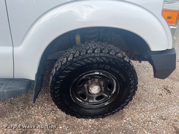 image for item HP9476 2011 Ford F250 Super Duty  flatbed pickup truck