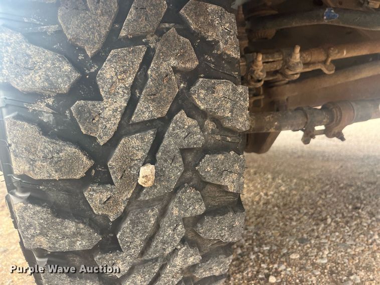 image for item HP9476 2011 Ford F250 Super Duty  flatbed pickup truck