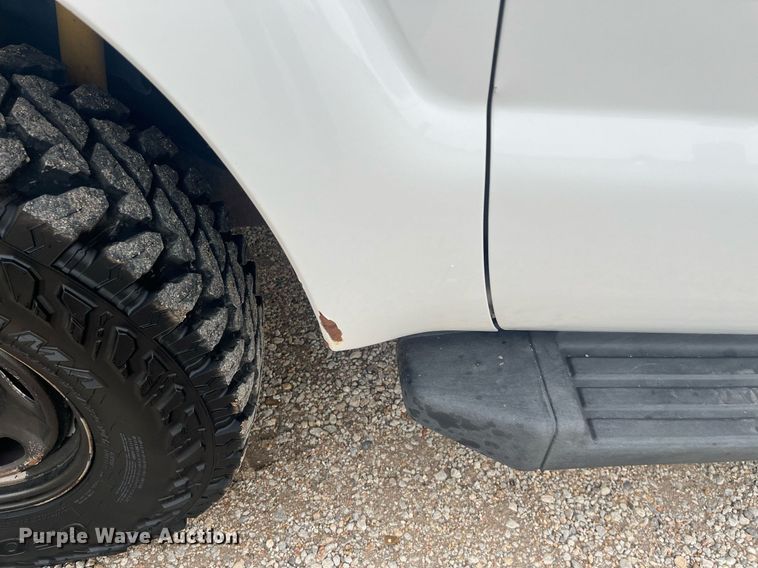 image for item HP9476 2011 Ford F250 Super Duty  flatbed pickup truck