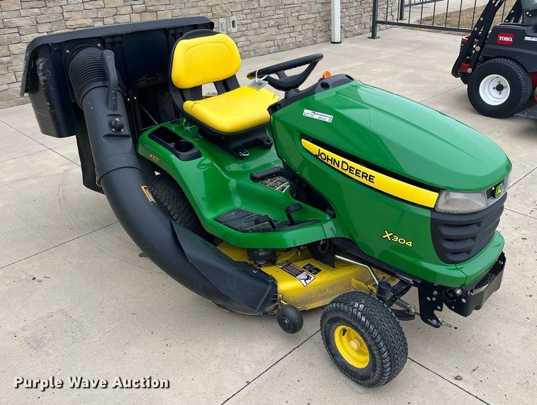 image for item HP9479 John Deere X304  lawn mower