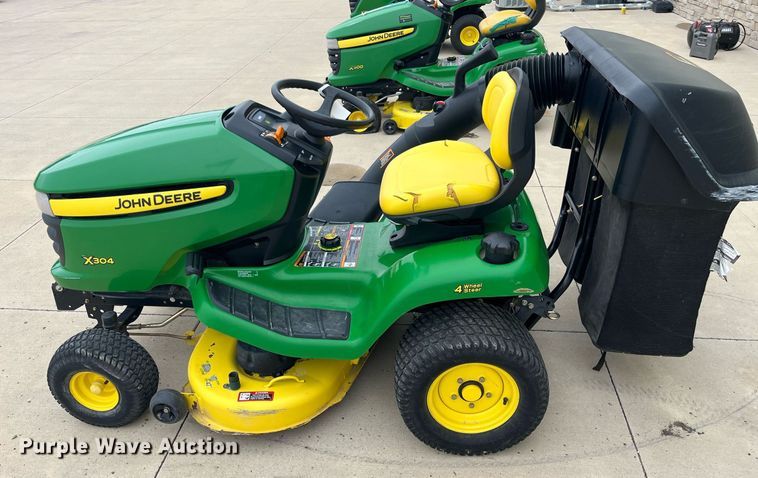 image for item HP9479 John Deere X304  lawn mower