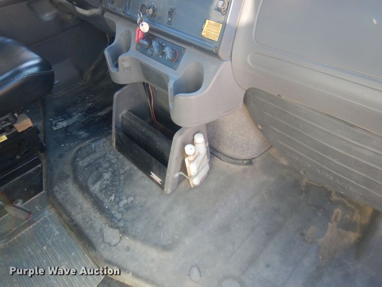 image for item HQ9574 2010 Thomas Built 281TS  school bus