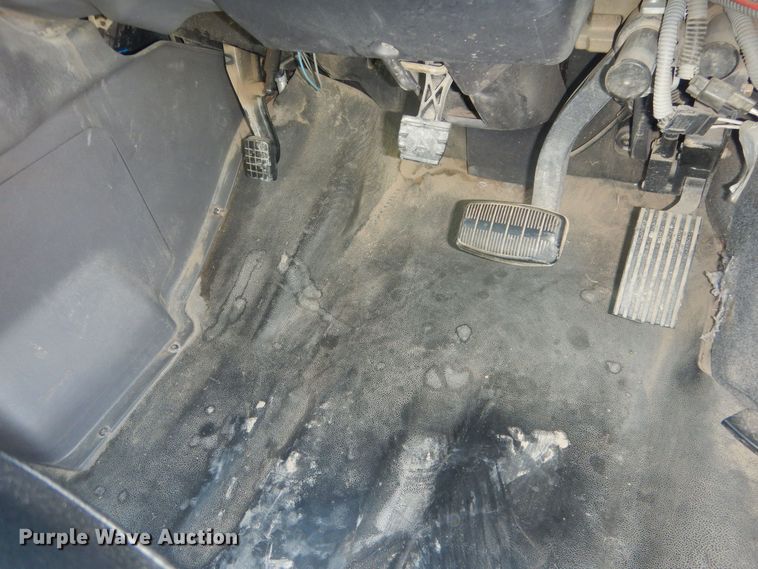 image for item HQ9574 2010 Thomas Built 281TS  school bus