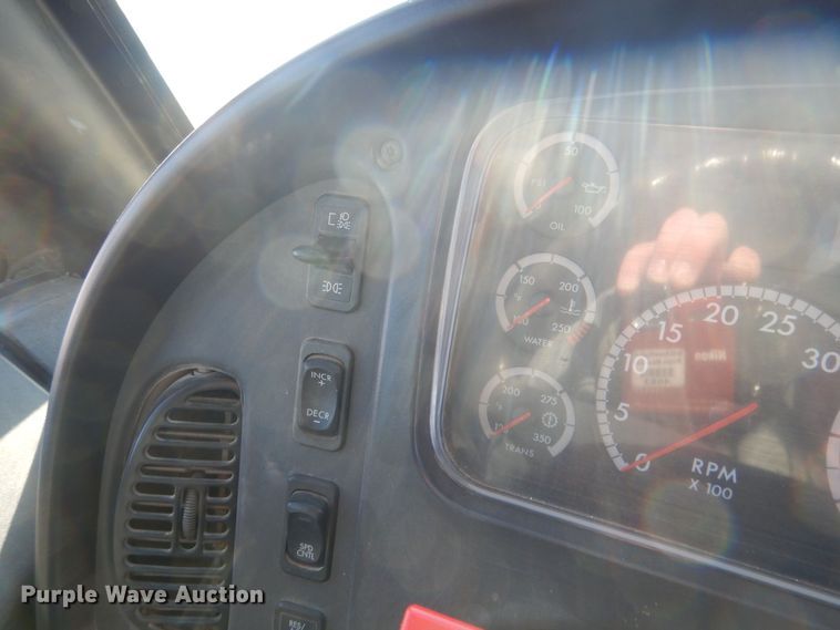 image for item HQ9574 2010 Thomas Built 281TS  school bus