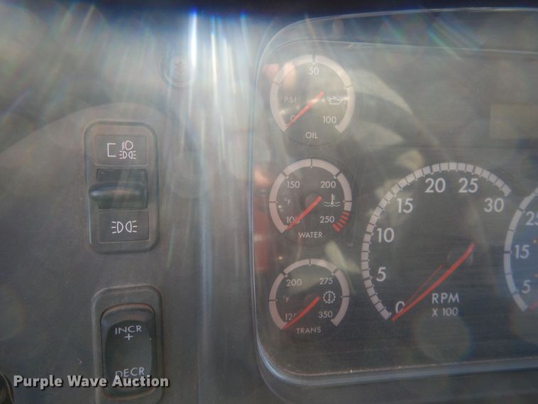 image for item HQ9574 2010 Thomas Built 281TS  school bus