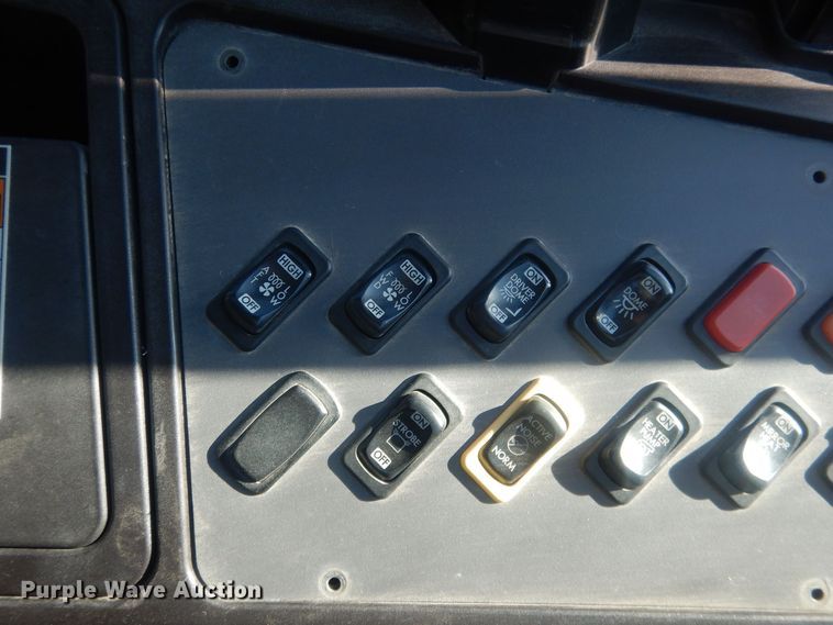 image for item HQ9574 2010 Thomas Built 281TS  school bus