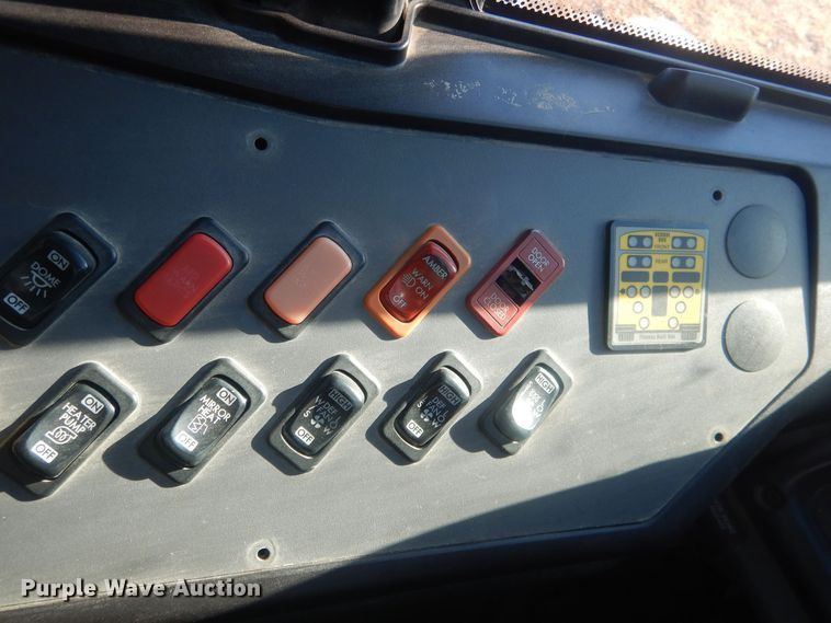 image for item HQ9574 2010 Thomas Built 281TS  school bus