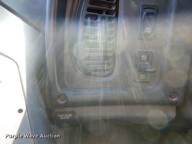 image for item HQ9574 2010 Thomas Built 281TS  school bus