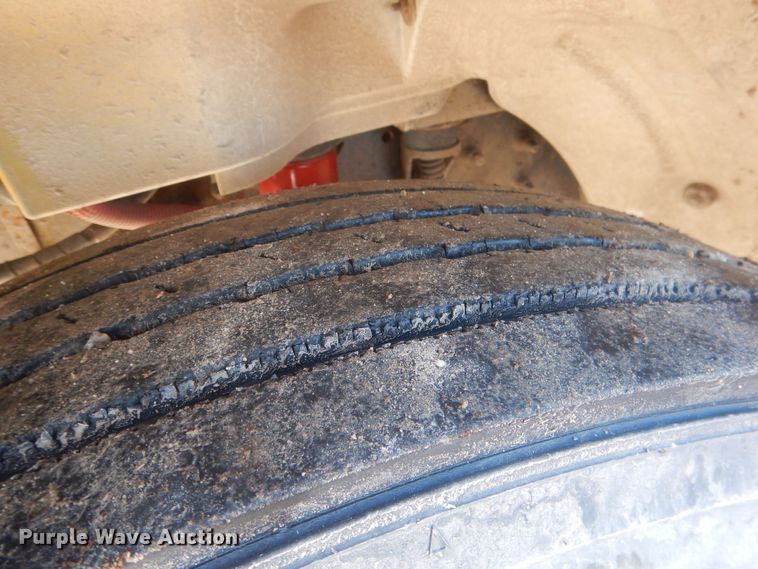 image for item HQ9574 2010 Thomas Built 281TS  school bus