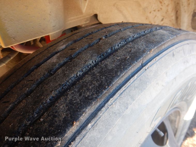 image for item HQ9574 2010 Thomas Built 281TS  school bus