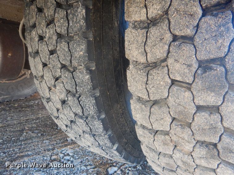 image for item HQ9574 2010 Thomas Built 281TS  school bus