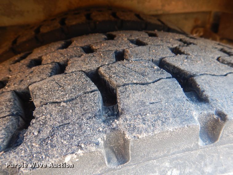 image for item HQ9574 2010 Thomas Built 281TS  school bus