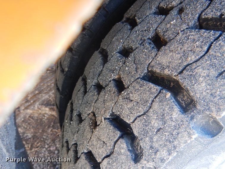 image for item HQ9574 2010 Thomas Built 281TS  school bus