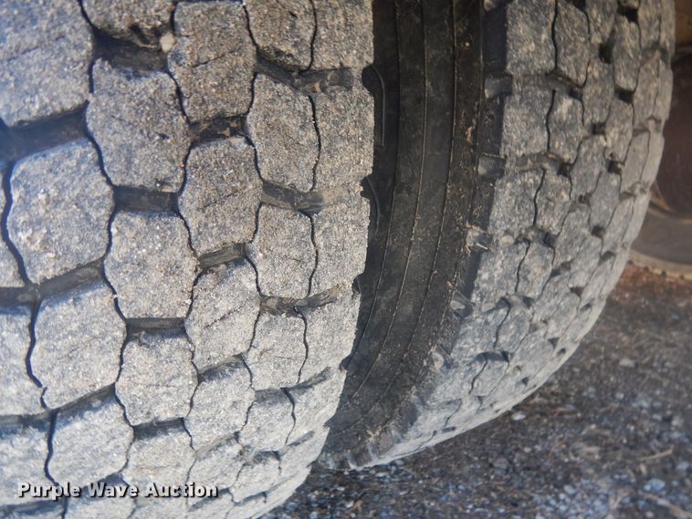 image for item HQ9574 2010 Thomas Built 281TS  school bus